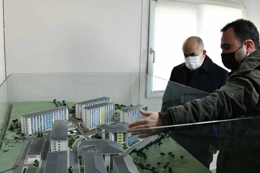 Vali, 4 bin kapasiteli yurt binasını inceledi