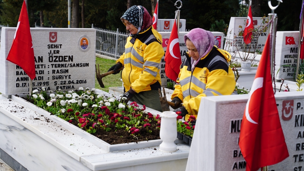 ŞEHİTLİKLERE 18 MART’A ÖZEL 1915 ÇİÇEK
