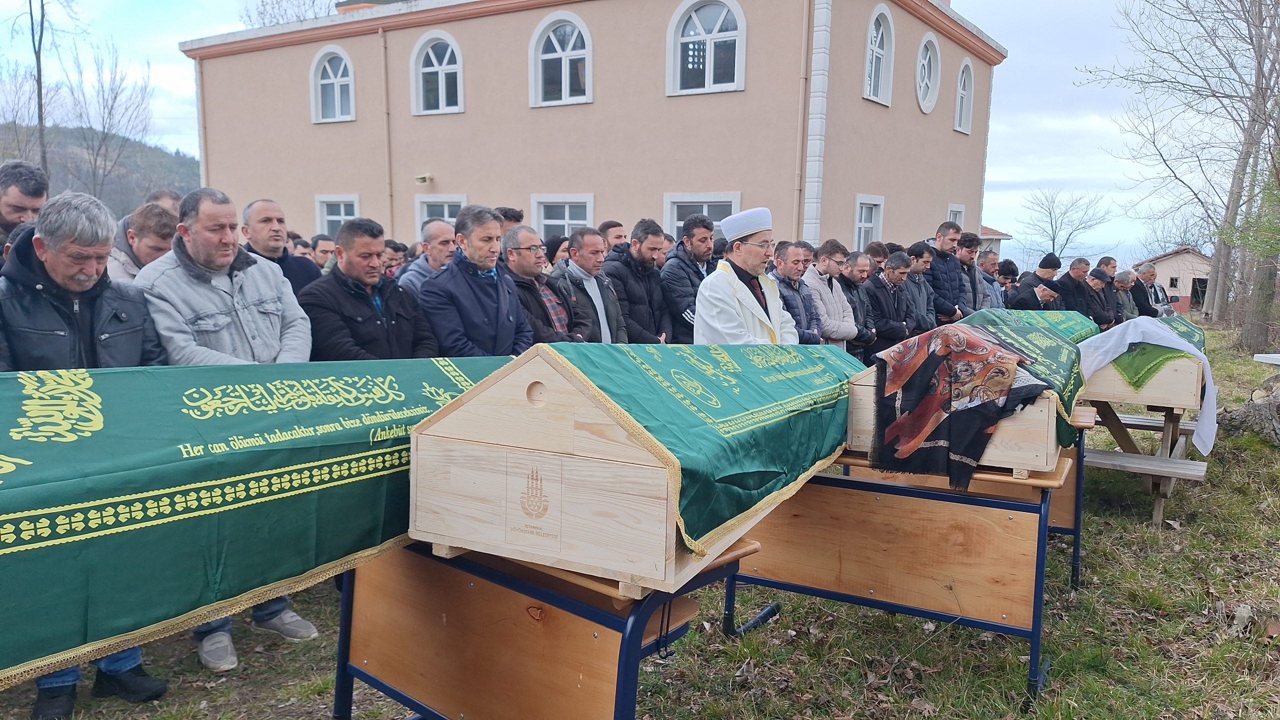İstanbul’da otomobilin çarptığı 5 kişi Samsun’da toprağa verildi