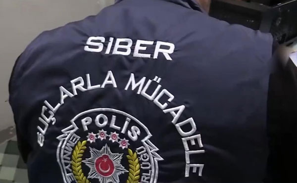 Samsun’da 15 yıl hapis cezası bulunan sahte kart üreticisi yakalandı