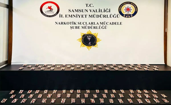 Atakum’da 2300 adet sentetik ecza hapı ele geçirildi