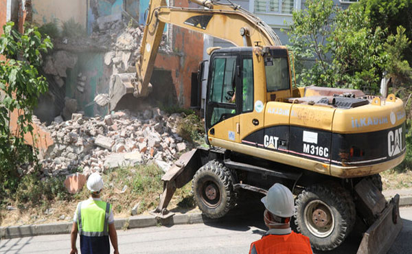 İlkadım’da Metruk Bina Yıkımları Hız Kazandı